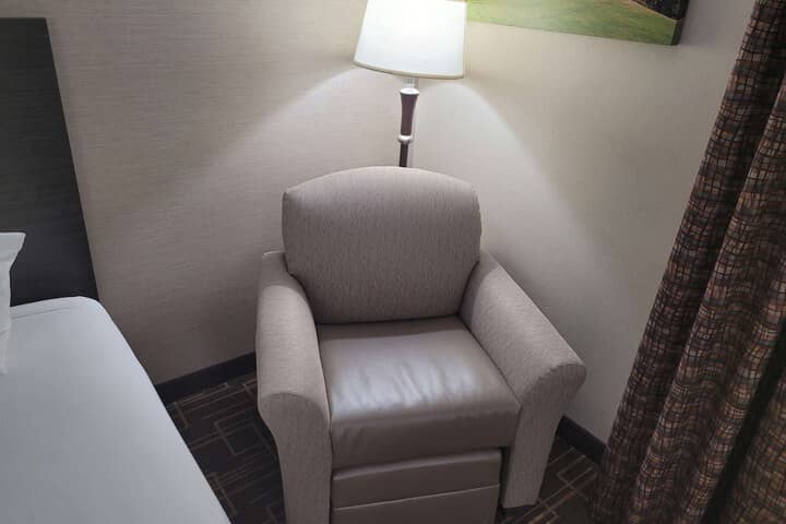 Room 6 of 33