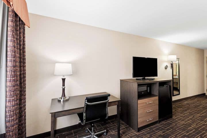 Room 16 of 33