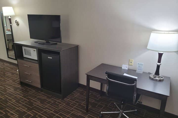 Room 4 of 33