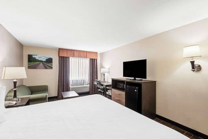 Room 15 of 33