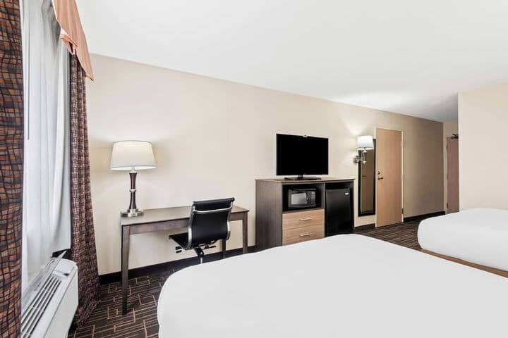 Room 17 of 33